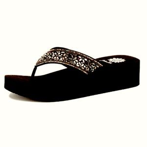 YELLOW BOX SAYANA COLOR PURPLE MULTI MEDIUM WIDTH FLIP FLOPS NEW IN BOX